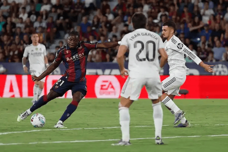 西甲焦点战：巴列卡诺VS莱万特，保级生死局